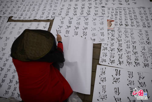 女子寫1000個(gè)