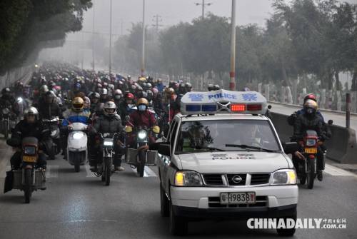 廣東封開交警護航 廣東封開交警護航