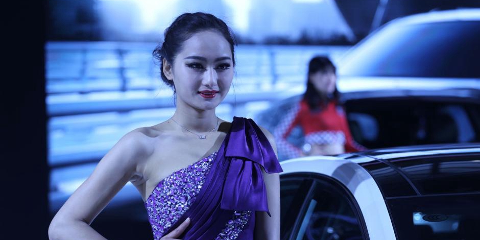 鄭州國(guó)際車(chē)展開(kāi)幕 嫩模走秀引圍觀(guān) 鄭州國(guó)際車(chē)展開(kāi)幕 嫩模走秀引圍觀(guān)