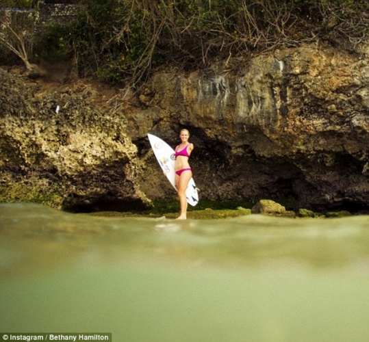 獨(dú)臂沖浪高手當(dāng)媽媽 獨(dú)臂沖浪高手當(dāng)媽媽