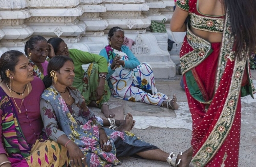 印度變性人社區(qū):處在底層受歧視 印度變性人社區(qū):處在底層受歧視