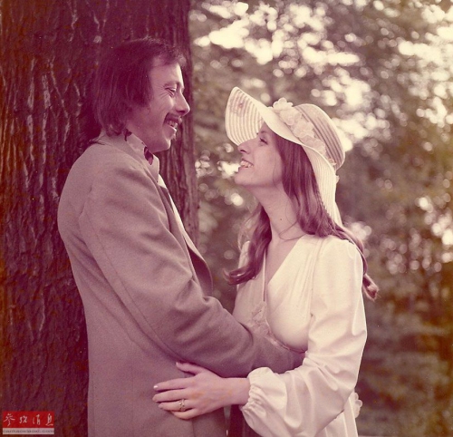 美國老夫婦重現(xiàn)婚照原景 美國老夫婦重現(xiàn)婚照原景