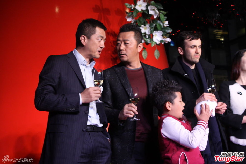 李亞鵬、郭濤父子相活動