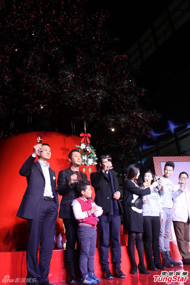 李亞鵬、郭濤父子相活動