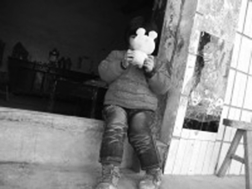 對(duì)自己的怪病，依依懵然無(wú)知。