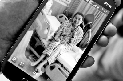 叔叔手機(jī)里的李翠臉上總是掛著微笑 叔叔手機(jī)里的李翠臉上總是掛著微笑