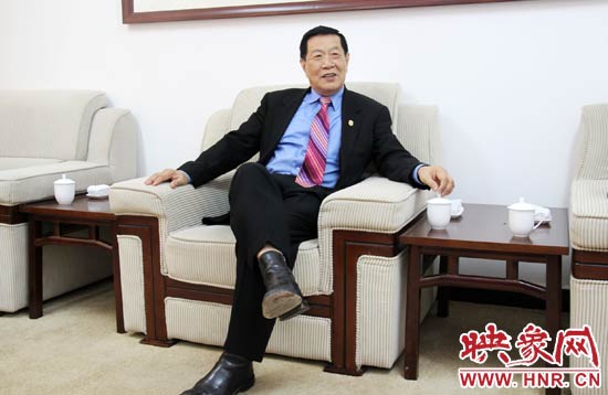 以精湛讀到的刑偵鑒識技術(shù)享譽國際的李昌鈺博士，被譽為“當代福爾摩斯”。