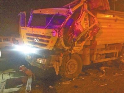 闖紅燈撞兩車渣土車司機(jī)當(dāng)場死亡 闖紅燈撞兩車渣土車司機(jī)當(dāng)場死亡