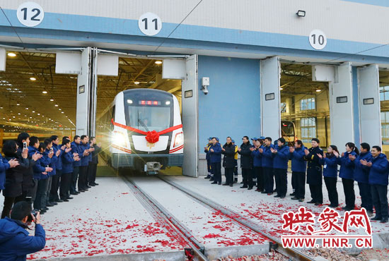 2013年12月28日鄭州地鐵第一班車發(fā)車。