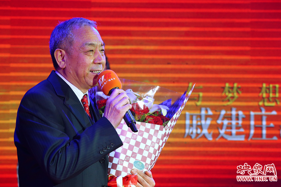 戚建莊向詩歌愛好者表達謝意。