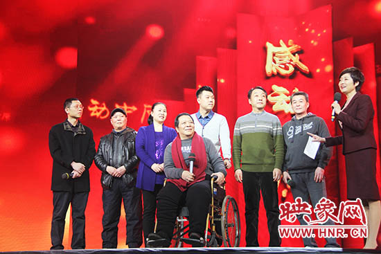 接力照顧高位截癱患者高新海的“隴海大院”愛(ài)心集體鄰居們。