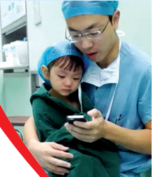 對于網(wǎng)友的點贊，石醫(yī)生說，是孩子太可愛了，所以照片才得到這么多贊美。圖片來自網(wǎng)絡。