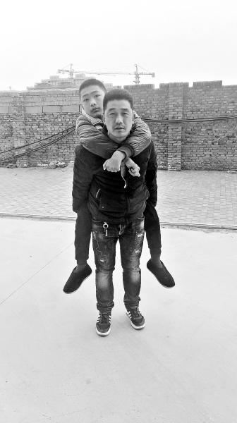 濮陽少年身殘志堅想就近上高中 因?qū)W籍遭學(xué)校拒收