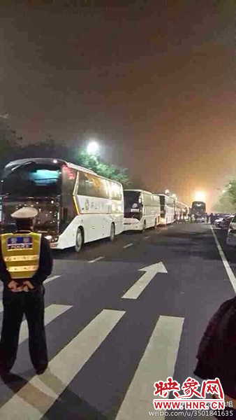 11月1日深夜，鄭州鄭東新區(qū)夜總會(huì)“皇家一號(hào)”被查處。網(wǎng)友供圖