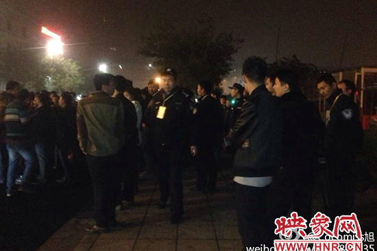 11月1日深夜，鄭州鄭東新區(qū)夜總會(huì)“皇家一號(hào)”被查處。網(wǎng)友供圖