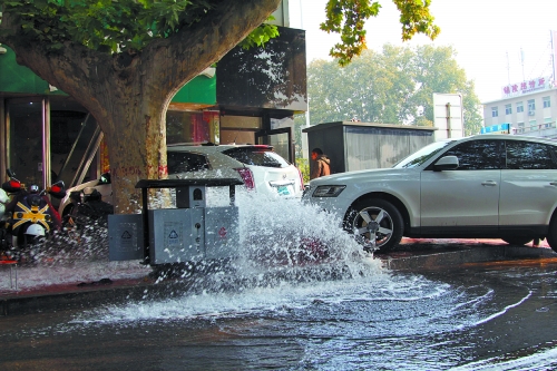 事發(fā)現(xiàn)場(chǎng)水流成河 事發(fā)現(xiàn)場(chǎng)水流成河