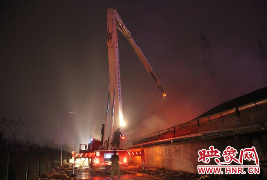 消防官兵正在現(xiàn)場 消防官兵正在現(xiàn)場