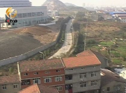 本應(yīng)沒(méi)有居民樓的區(qū)域，布滿密密麻麻的樓房