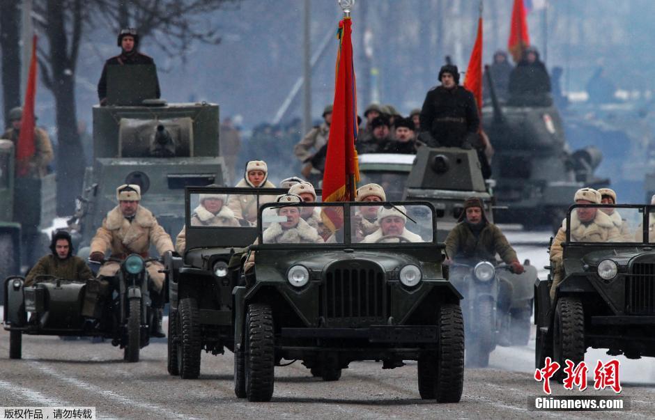 共有1500名俄羅斯官兵和100個(gè)單位的軍事裝備參加了閱兵式 共有1500名俄羅斯官兵和100個(gè)單位的軍事裝備參加了閱兵式