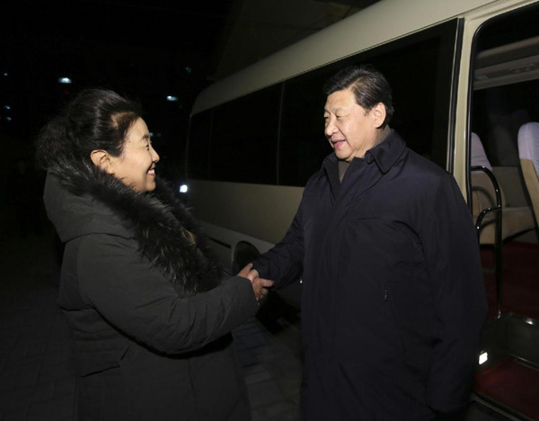 習近平27日晚看望了牛玉儒同志家屬。