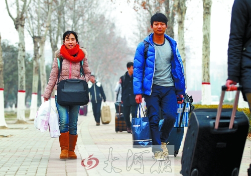 走進(jìn)熟悉的校園，看到熟悉的笑臉，就這樣懷揣著自信和目標(biāo)，迎接明天靠近下一站。