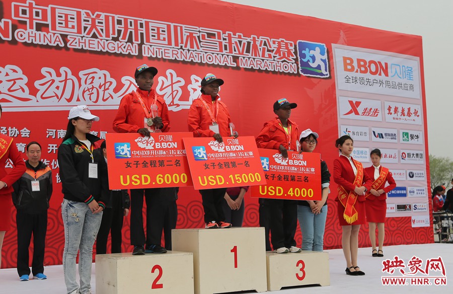 女子全程前三名選手。