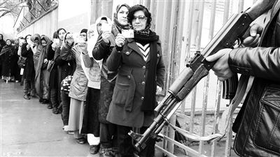 4月5日，阿富汗總統(tǒng)大選投票工作進行