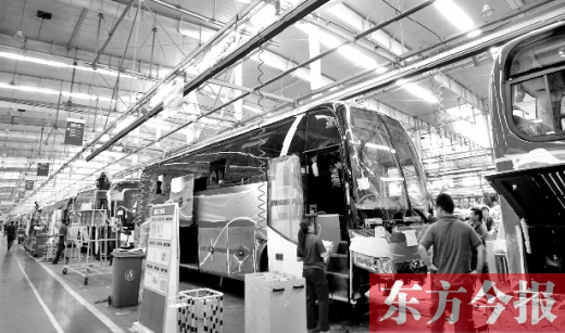 隨著能源和環(huán)保的壓力加大，跟隨國(guó)家的產(chǎn)業(yè)風(fēng)向標(biāo)，河南汽車產(chǎn)業(yè)也大力發(fā)展電動(dòng)汽車，力求“彎道超車”。