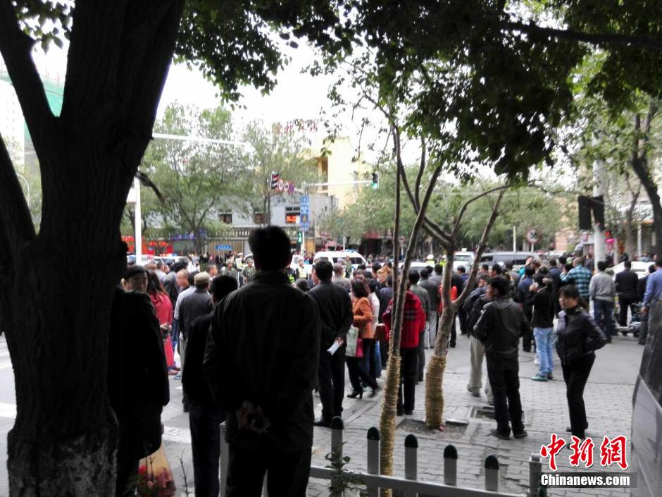 自治區(qū)和烏魯木齊市有關(guān)部門(mén)迅速處置，傷員已全部送往醫(yī)院救治。