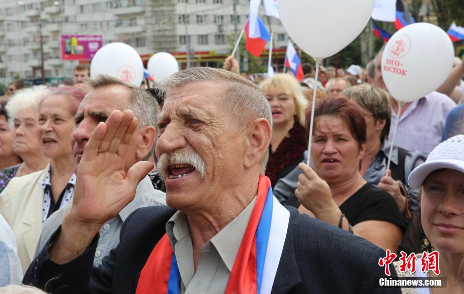 頓涅茨克市民眾要求"頓涅茨克人民共和國(guó)"加入俄羅斯 頓涅茨克市民眾要求"頓涅茨克人民共和國(guó)"加入俄羅斯