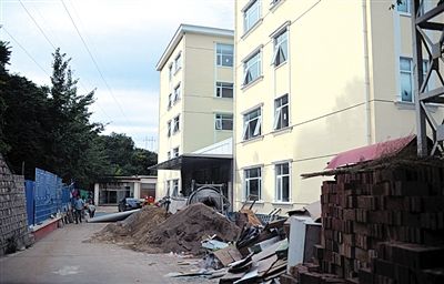 　該山莊目前正在建四星級賓館。新京報記者 吳江 攝