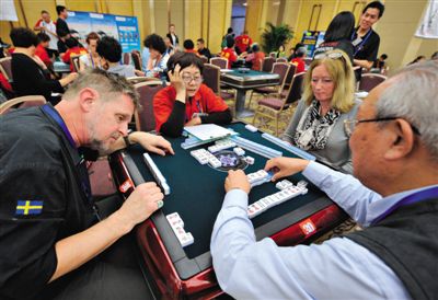 2012年10月28日，重慶，“第三屆世界麻將錦標賽”拉開戰(zhàn)幕，不少國外選手前來參賽。