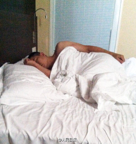 網(wǎng)傳吳春明的床照。