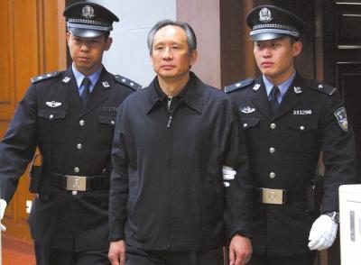 昨天，被告人張曙光在法庭上聽取宣判。新華社發(fā)