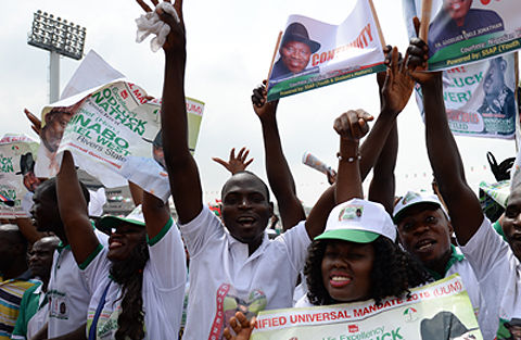 11日，喬納森總統(tǒng)的支持者在集會(huì)現(xiàn)場(chǎng)。