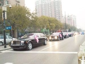 豪華婚禮車隊。(網(wǎng)友供圖)