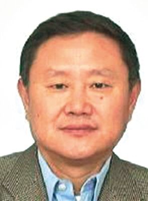 胡奉憲 現(xiàn)年60歲，外逃前任四川韻律實(shí)業(yè)發(fā)展公司總經(jīng)理、董事長(zhǎng)，2009年11月逃往美國(guó)或澳大利亞。