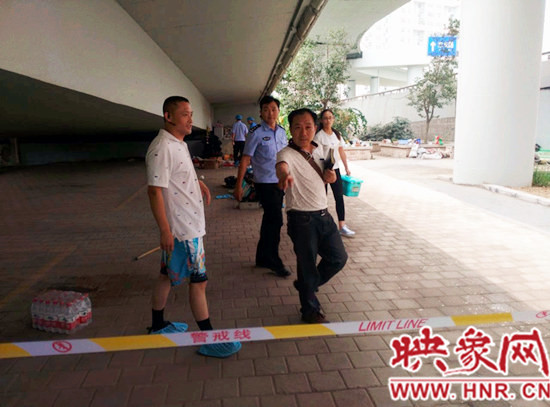 事發(fā)后，警方封鎖現(xiàn)場進(jìn)行調(diào)查取證。