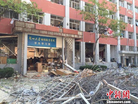 7月20日上午7點(diǎn)32分，蘭州大學(xué)醫(yī)學(xué)南校區(qū)學(xué)生公寓外一施工現(xiàn)場發(fā)生閃爆