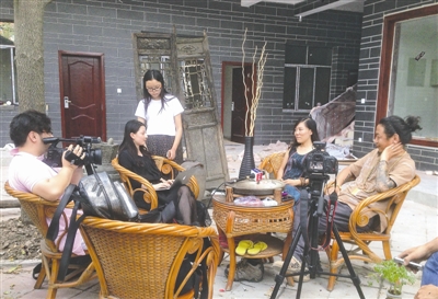 23日，顧少?gòu)?qiáng)接受成都媒體采訪