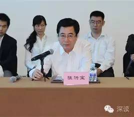 在天津紀(jì)委對(duì)王富強(qiáng)的通報(bào)中指出，王富強(qiáng)從“聽黨的話，永遠(yuǎn)跟黨走，做讓黨放心的人”這一初心出發(fā)，吃過(guò)苦、流過(guò)汗，曾為天津港保稅區(qū)的建設(shè)和發(fā)展、為天津市招商引資工作作出過(guò)貢獻(xiàn)。貢獻(xiàn)被認(rèn)可、贊譽(yù)，其驕傲自滿情緒漸生，覺得