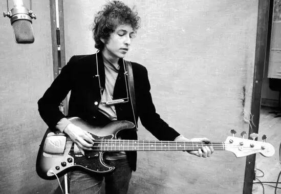 此處外事兒(微信ID：xjb-waishier)要替一個人心疼10秒鐘——自2009年以來連續(xù)八年被視為諾貝爾文學(xué)獎熱門人選的日本作家村上春樹。