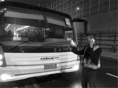 事發(fā)擺渡車。網(wǎng)絡圖片