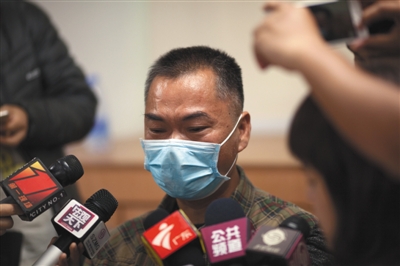 昨日，深圳，羅一笑的父親羅爾接受媒體采訪。圖/視覺中國