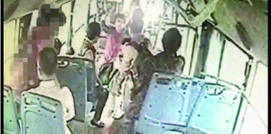 女司機路見不平一聲吼，小女孩方才脫身 視頻截圖