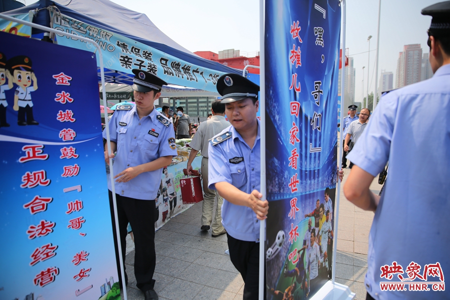 “帥哥、美女，正規(guī)合法經(jīng)營?！? width=