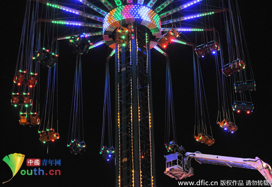 大連高空游樂設(shè)施出故障 游客被困20米高空 大連高空游樂設(shè)施出故障 游客被困20米高空