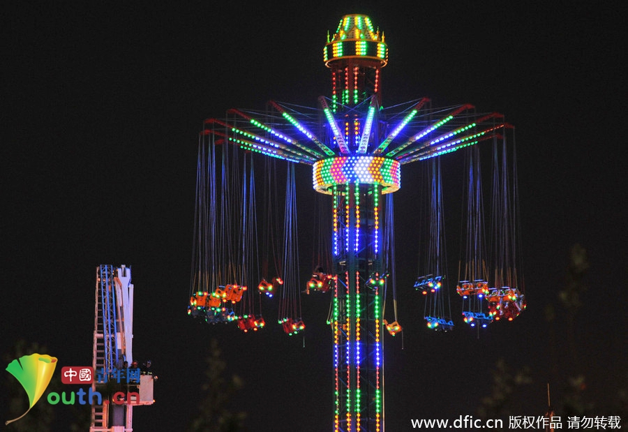 大連高空游樂設(shè)施出故障 游客被困20米高空 大連高空游樂設(shè)施出故障 游客被困20米高空