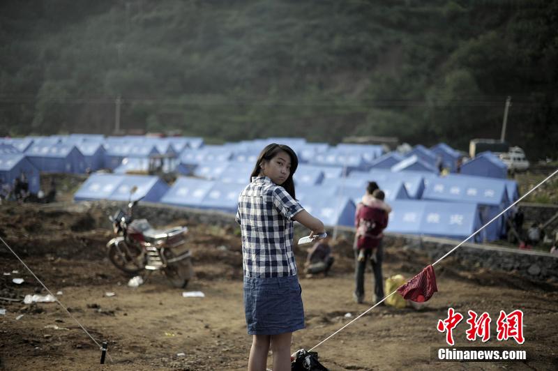 云南昭通龍頭山鎮(zhèn)受災(zāi)群眾安置點(diǎn)，上千災(zāi)民被安置在此，開始新的生活。