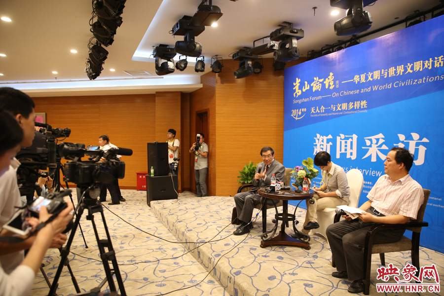 嵩山論壇新聞采訪現(xiàn)場(chǎng)。